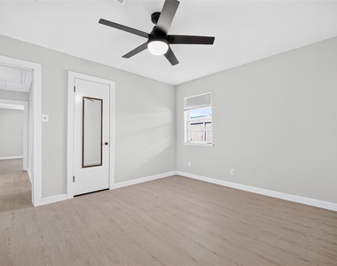 6131 Birdwood Road - Photo Thumbnail 10