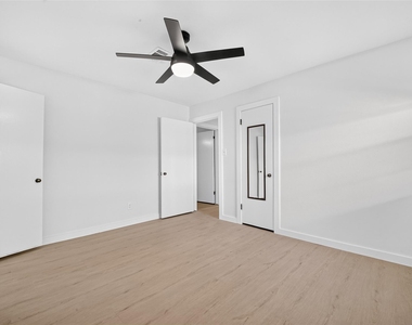 6131 Birdwood Road - Photo Thumbnail 11