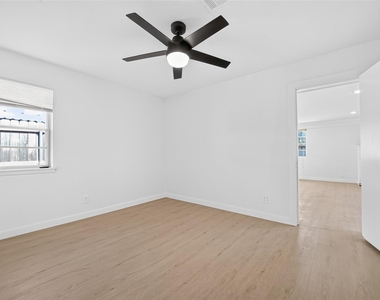 6131 Birdwood Road - Photo Thumbnail 12