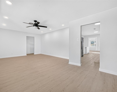 6131 Birdwood Road - Photo Thumbnail 3