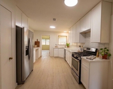 6131 Birdwood Road - Photo Thumbnail 4
