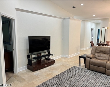 1340 Charleston Square Drive - Photo Thumbnail 11