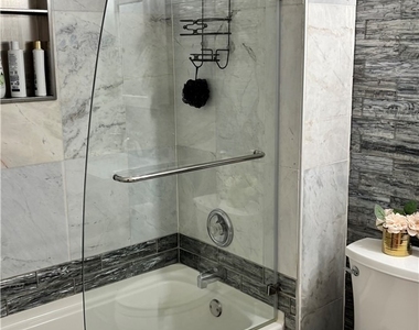 1340 Charleston Square Drive - Photo Thumbnail 3