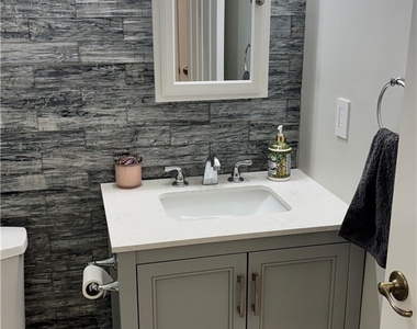 1340 Charleston Square Drive - Photo Thumbnail 2