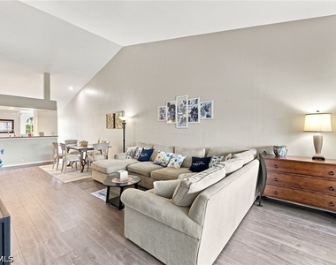 13641 Worthington Way - Photo Thumbnail 4