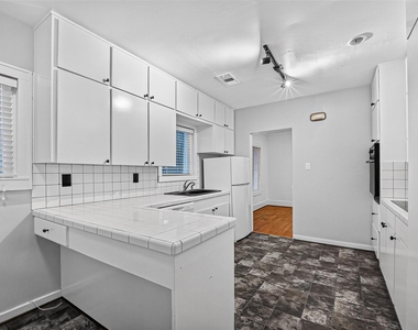 1758 Hawthorne Street - Photo Thumbnail 11