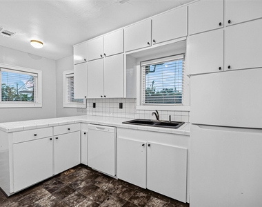 1758 Hawthorne Street - Photo Thumbnail 12