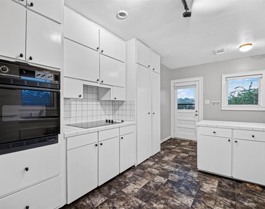 1758 Hawthorne Street - Photo Thumbnail 9