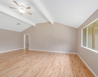 19511 Westhaven Drive - Photo Thumbnail 9