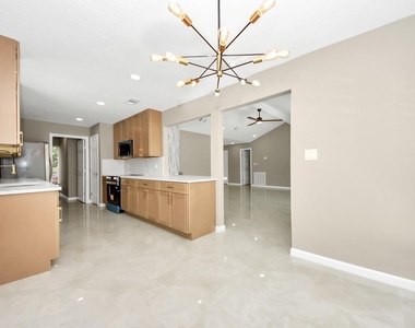 16114 Forest Bend Avenue - Photo Thumbnail 9