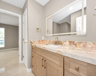 16114 Forest Bend Avenue - Photo Thumbnail 27