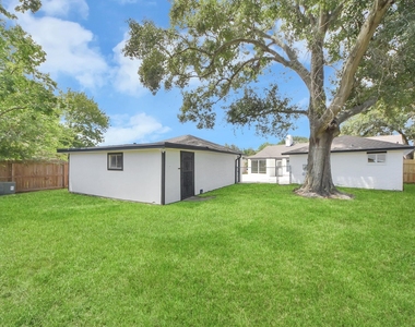 16114 Forest Bend Avenue - Photo Thumbnail 32