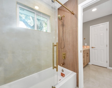 16114 Forest Bend Avenue - Photo Thumbnail 17