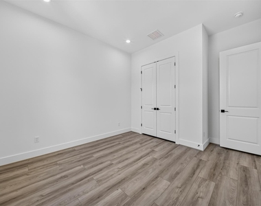 2421 Harrington Street - Photo Thumbnail 30