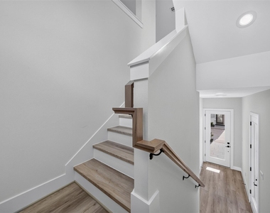 2421 Harrington Street - Photo Thumbnail 12