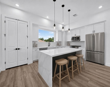 2421 Harrington Street - Photo Thumbnail 13