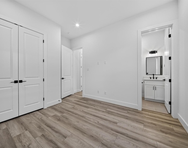 2421 Harrington Street - Photo Thumbnail 10