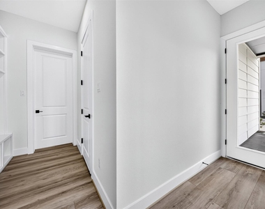 2421 Harrington Street - Photo Thumbnail 4