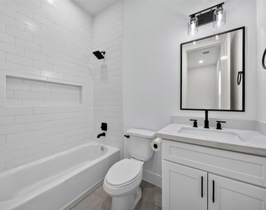 2421 Harrington Street - Photo Thumbnail 11
