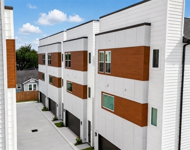 2421 Harrington Street - Photo Thumbnail 3