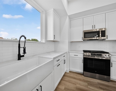2421 Harrington Street - Photo Thumbnail 18