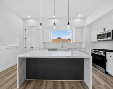 2421 Harrington Street - Photo Thumbnail 16