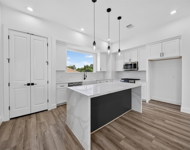 2421 Harrington Street - Photo Thumbnail 14