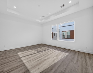 2421 Harrington Street - Photo Thumbnail 34
