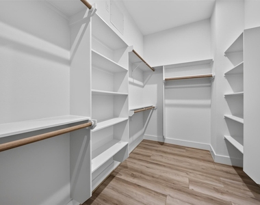 2421 Harrington Street - Photo Thumbnail 36