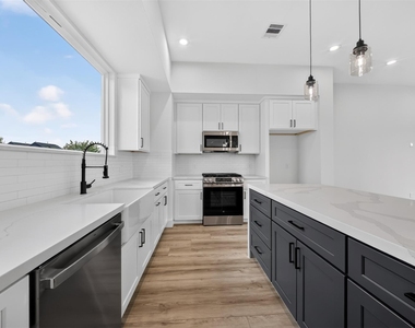 2421 Harrington Street - Photo Thumbnail 17