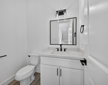 2421 Harrington Street - Photo Thumbnail 25
