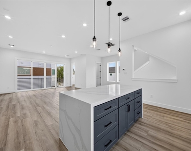2421 Harrington Street - Photo Thumbnail 13