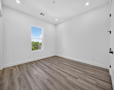 2421 Harrington Street - Photo Thumbnail 31