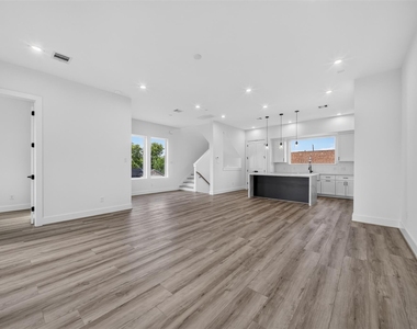 2421 Harrington Street - Photo Thumbnail 21