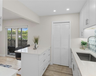 788 Park Shore Drive - Photo Thumbnail 6
