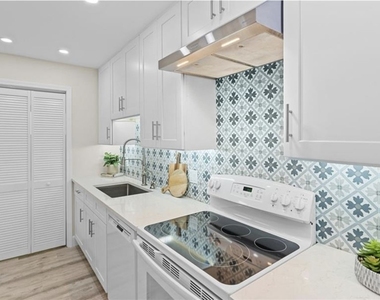 788 Park Shore Drive - Photo Thumbnail 4