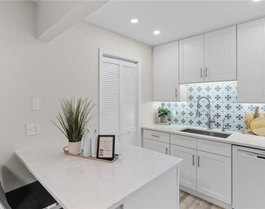 788 Park Shore Drive - Photo Thumbnail 7