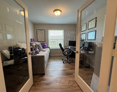 689 Forest Bend Lane - Photo Thumbnail 12