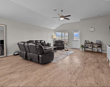 689 Forest Bend Lane - Photo Thumbnail 7