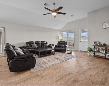 689 Forest Bend Lane - Photo Thumbnail 6