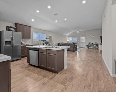 689 Forest Bend Lane - Photo Thumbnail 4