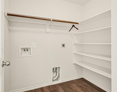 2806 Morgensen Drive - Photo Thumbnail 32