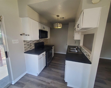 23211 Pebworth Place - Photo Thumbnail 3