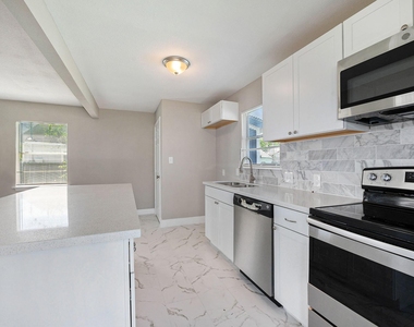 517 Center Street - Photo Thumbnail 2