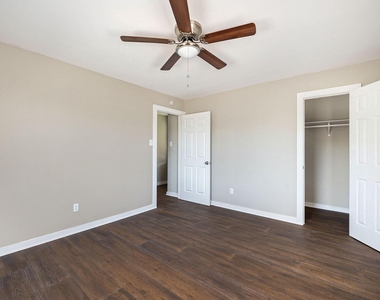 517 Center Street - Photo Thumbnail 10