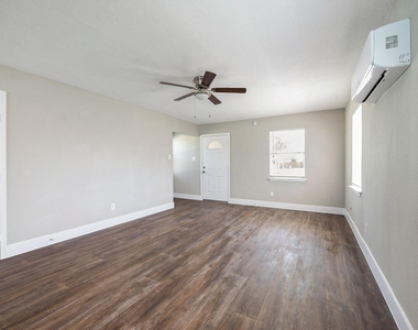 517 Center Street - Photo Thumbnail 8