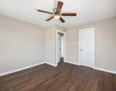 517 Center Street - Photo Thumbnail 11