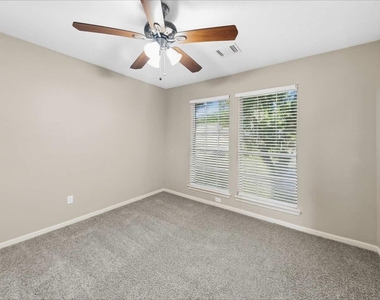 1011 Wentworth Drive - Photo Thumbnail 12