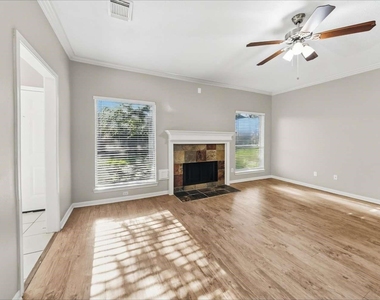 1011 Wentworth Drive - Photo Thumbnail 2