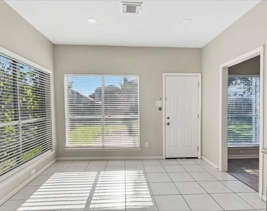 1011 Wentworth Drive - Photo Thumbnail 5